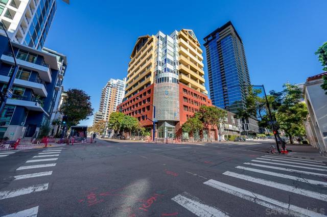 350 W Ash St, San Diego CA: https://media.crmls.org/mediaz/c7d3845c-8b1d-4ff9-b06e-292bf4d47b11.jpg