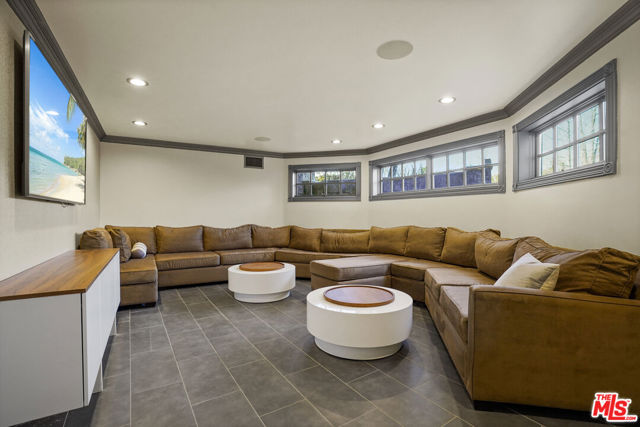 22510 La Quilla Drive, Chatsworth CA: https://media.crmls.org/mediaz/c7d386b4-9308-4415-b41d-d1888e01d602.jpg