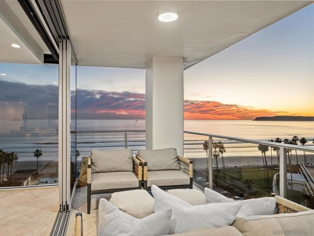 1810 Avenida Del Mundo, Coronado CA: https://media.crmls.org/mediaz/c7d3a375-66b1-4f19-b944-f20223f5fc7e.jpg