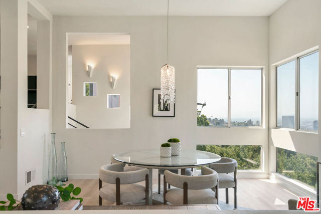 7209 Sunnydip Trail, Los Angeles CA: https://media.crmls.org/mediaz/c7d3bf6a-83da-4cc7-b6ce-7969efcdf433.jpg