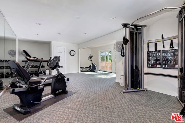 11901 Sunset Blvd Boulevard, Brentwood CA: https://media.crmls.org/mediaz/c7d3c67d-eaa3-4be9-812b-b3406db6ec9f.jpg