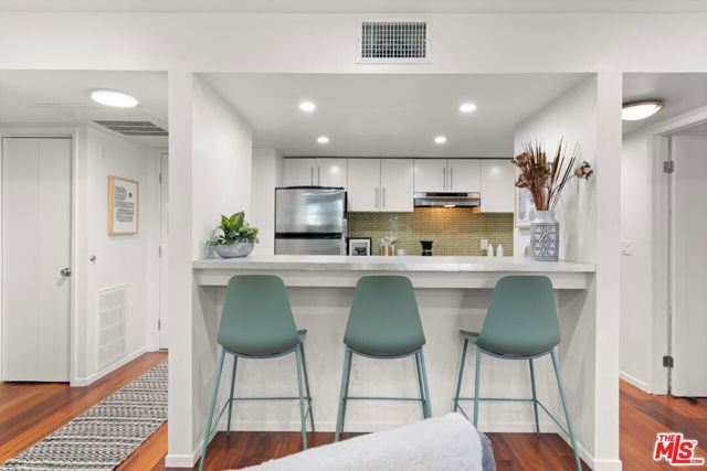 960 Sanborn Avenue, Los Angeles CA: https://media.crmls.org/mediaz/c7d45483-fc98-4eba-a0e8-38ae79058f26.jpg