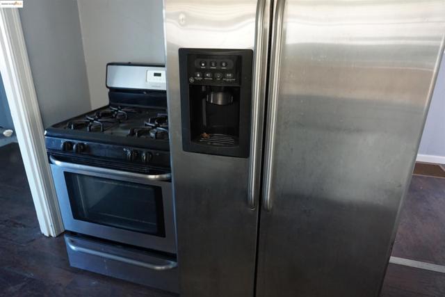 2531 Ritchie St, Oakland CA: https://media.crmls.org/mediaz/c7d4fa0f-1581-49f5-81a7-7212da9bd40d.jpg