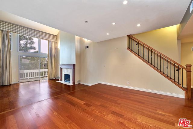 13078 Mindanao Way, Marina del Rey CA: https://media.crmls.org/mediaz/c7d569a4-a1c5-43d2-bea4-1e800d11d8cf.jpg