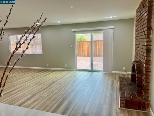 2788 Entrada Cir, Antioch CA: https://media.crmls.org/mediaz/c7d59b2e-81ec-40d2-9974-72fd43513ece.jpg