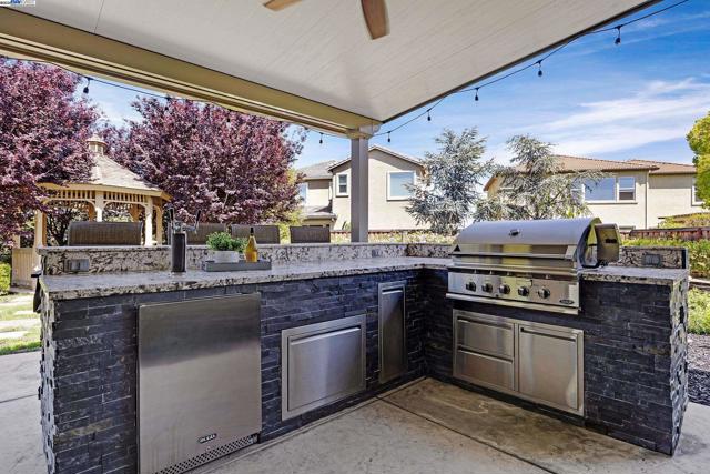 3838 Santa Fe Lane, Tracy CA: https://media.crmls.org/mediaz/c7d5a61f-b740-4d58-87ba-2920d5645e7f.jpg