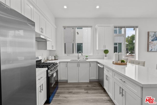 5114 Cahuenga Boulevard, North Hollywood CA: https://media.crmls.org/mediaz/c7d5a9fb-3592-4e81-b030-7c57d65a9711.jpg