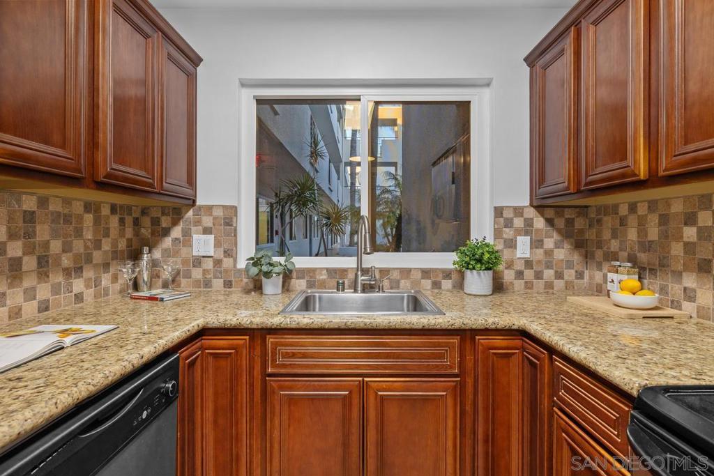 1030 Robinson Ave - photo 7