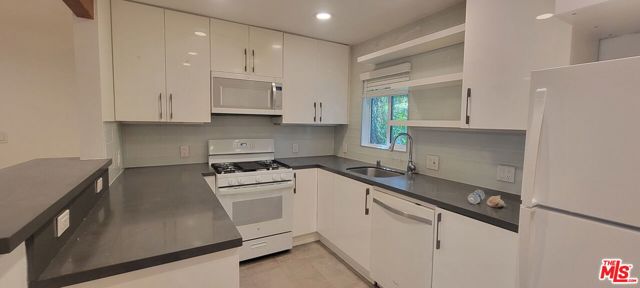 305 Broadway Street, 4 photo 15