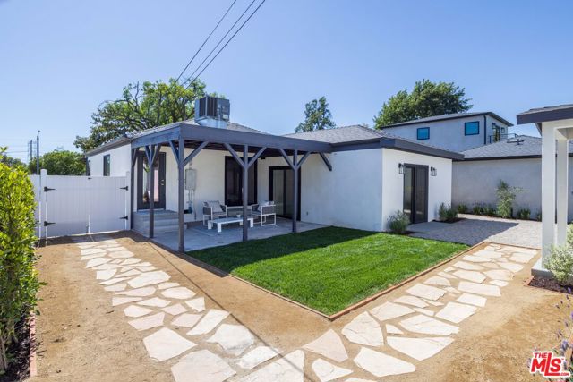 824 N Lima Street, Burbank CA: https://media.crmls.org/mediaz/c7d61fb8-58cf-4f0d-a9ee-5d84d4f76ea8.jpg