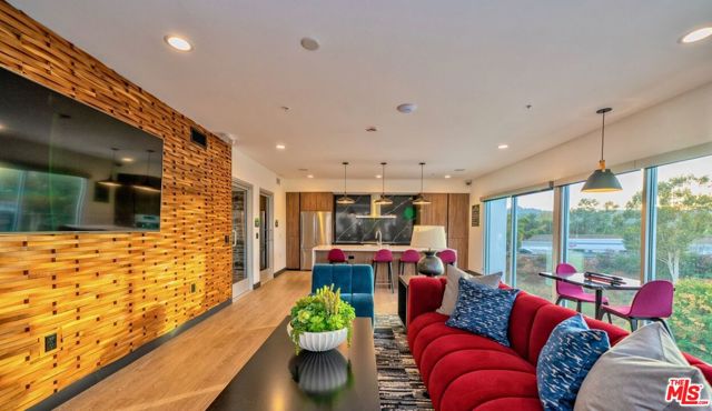 11036 Moorpark Street, Los Angeles CA: https://media.crmls.org/mediaz/c7d689ac-4fd4-4450-959c-43c7b435157f.jpg