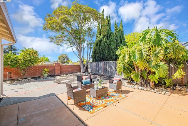 36339 Beech Pl, Newark CA: https://media.crmls.org/mediaz/c7d6c0a9-dbb2-4150-b078-6e72db5e56b7.jpg
