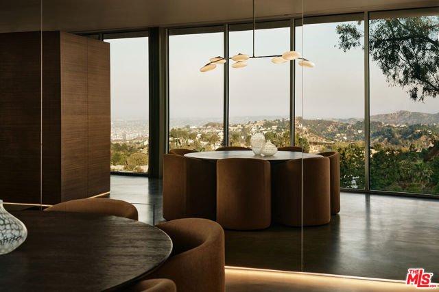 2500 Briarcrest Road, Beverly Hills CA: https://media.crmls.org/mediaz/c7d706f9-2415-4117-afaf-57a061f36ede.jpg