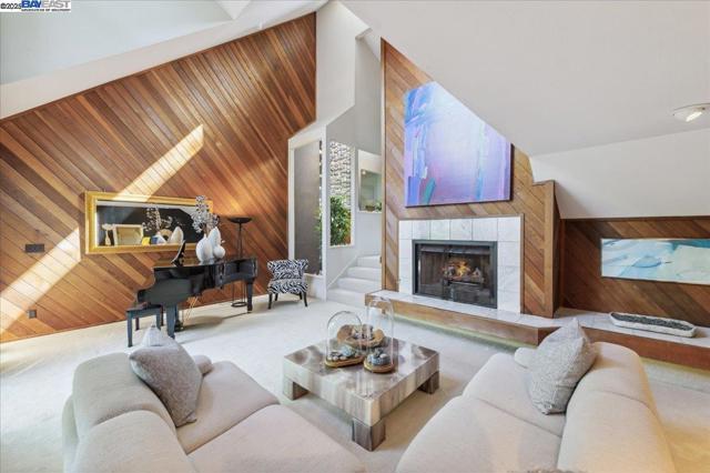 391 Oak Ln, Pleasanton CA: https://media.crmls.org/mediaz/c7d8548a-91ee-4541-918b-ecf841607ff5.jpg