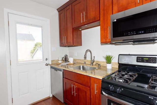 1609 Bonita Avenue, Berkeley CA: https://media.crmls.org/mediaz/c7d85b05-1643-48b3-897a-80ecc5c4eec2.jpg