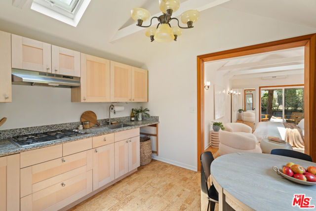 1511 Carmona Avenue, Los Angeles CA: https://media.crmls.org/mediaz/c7d8b17f-6f96-4f36-93a7-bd897b571a3e.jpg