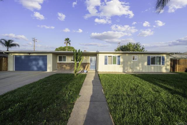 9903 Lindo Lake Place, Lakeside CA: https://media.crmls.org/mediaz/c7d9aa56-5446-4fa9-842b-19836f66a63a.jpg