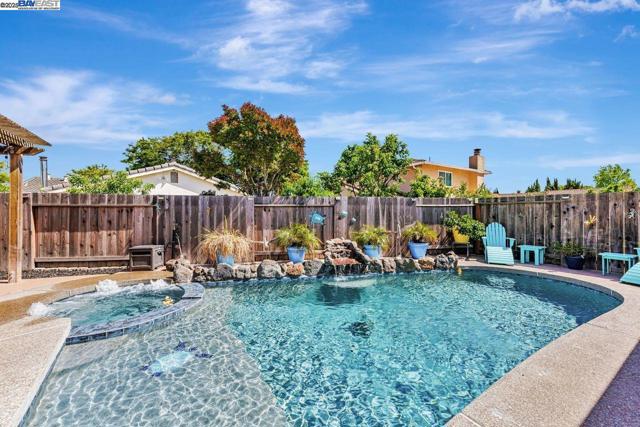 4318 Ellen Way, Union City CA: https://media.crmls.org/mediaz/c7d9dad4-c0f5-4aa2-b1e5-71e446b7b359.jpg
