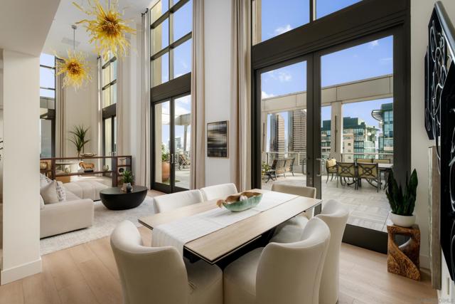 645 Front St, San Diego CA: https://media.crmls.org/mediaz/c7da176d-5350-4dc2-8461-971906bcfa11.jpg