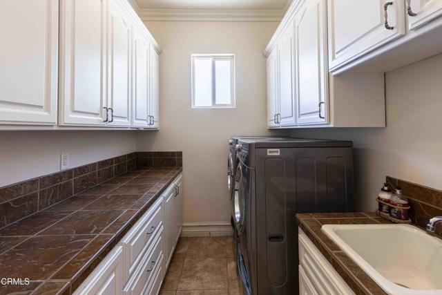 3007 Springbank Court, Bakersfield CA: https://media.crmls.org/mediaz/c7da2a21-38f6-4b2f-b2c4-4a790db73946.jpg