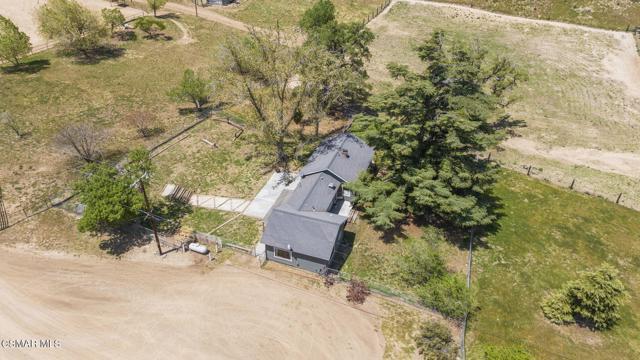 2837 Clear Canyon Road, Lebec CA: https://media.crmls.org/mediaz/c7da37fe-1524-46d8-b043-91528898ea53.jpg