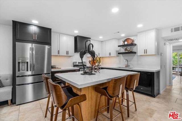 3072 Sunflower Circle, Palm Springs CA: https://media.crmls.org/mediaz/c7da7bc5-d08f-4b7f-bcb1-8e5a7243dd16.jpg