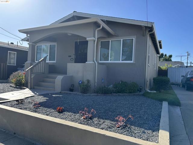 1937 87th Avenue, Oakland CA: https://media.crmls.org/mediaz/c7daa4be-eb82-4601-9fa3-566624d6ebb8.jpg