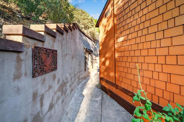 5224 Twin Falls Road, Morgan Hill CA: https://media.crmls.org/mediaz/c7dacf5a-9d99-4888-894c-b3257380b530.jpg