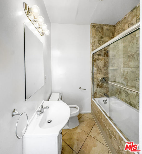 1944 Argyle Avenue, Los Angeles CA: https://media.crmls.org/mediaz/c7db014e-fd72-44b9-9aea-13e70880fe85.jpg
