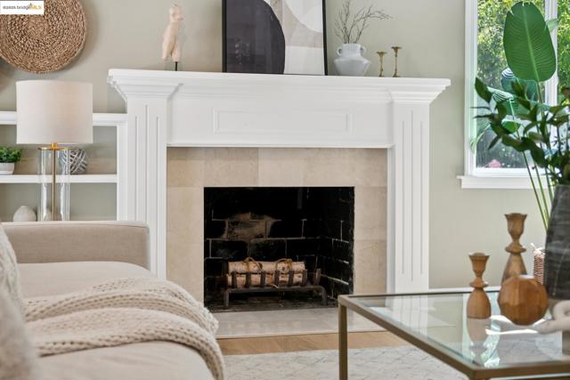 184 Lombardy Ln, Orinda CA: https://media.crmls.org/mediaz/c7dbe80a-d3da-445b-bdf5-cb1bd11b90c3.jpg