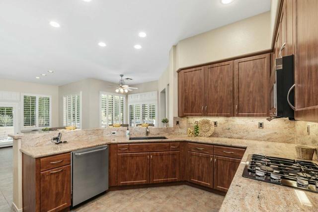 63 San Marino Circle, Rancho Mirage CA: https://media.crmls.org/mediaz/c7dc34ad-8887-466f-abbd-dac0aab7d6be.jpg