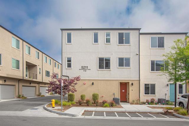 5211 Beachfront Cove, San Diego CA: https://media.crmls.org/mediaz/c7dd67a2-183a-4ff6-9f3c-db4d1ca48684.jpg