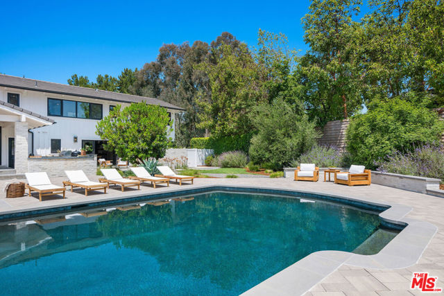 24884 Jim Bridger Road, Hidden Hills CA: https://media.crmls.org/mediaz/c7ddbfa9-5d8f-4aee-9f63-6435177b3e2c.jpg