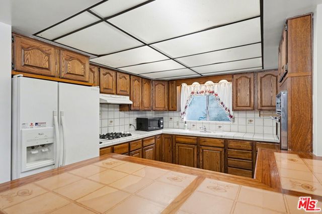 1314 Palms Boulevard, Venice CA: https://media.crmls.org/mediaz/c7de0ece-c0c8-48bc-8dcb-f0d68a2b5e2c.jpg