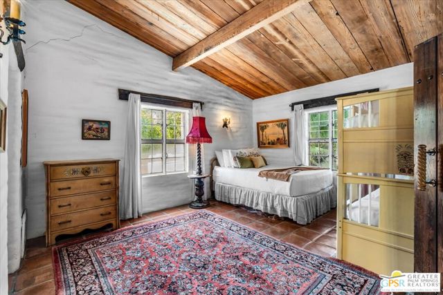 1011 E El Alameda, Palm Springs CA: https://media.crmls.org/mediaz/c7de6553-f340-4ccd-bf8a-fef09cdff96c.jpg