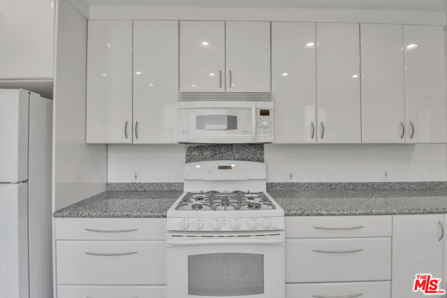 1107 Alfred, Los Angeles CA: https://media.crmls.org/mediaz/c7de8714-d8c5-4674-a3cf-b3e992a0ab08.jpg