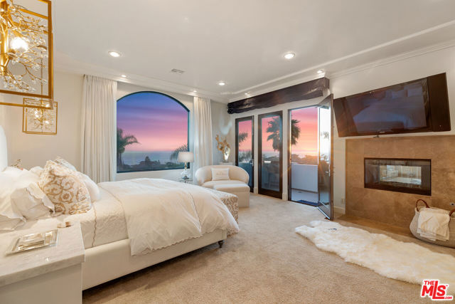 30532 MORNING VIEW Drive, Malibu CA: https://media.crmls.org/mediaz/c7de9498-fbcd-4cb3-8610-49f44e9ea8f4.jpg