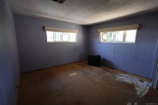 4747 Oak Crest, Fallbrook CA: https://media.crmls.org/mediaz/c7df527f-73b9-4def-a9a9-43e9bb4ef54b.jpg