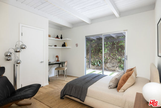5911 Canyon Heights Lane, Los Angeles CA: https://media.crmls.org/mediaz/c7df8821-9828-4be8-86a0-a6d225681d0d.jpg