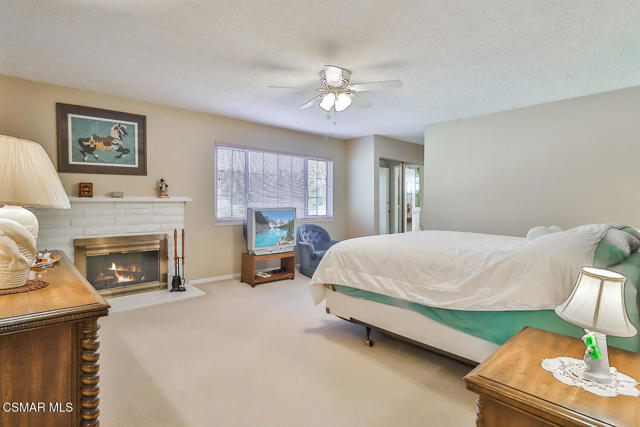 5260 Edgeware Drive, Calabasas CA: https://media.crmls.org/mediaz/c7df9c36-255e-410a-b2d6-d8bb142fbacd.jpg