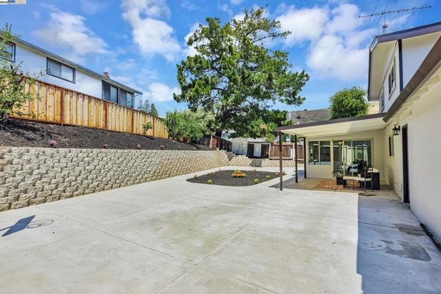 216 Appian Way, Union City CA: https://media.crmls.org/mediaz/c7dfb43b-4c07-4022-9842-da768804f73a.jpg