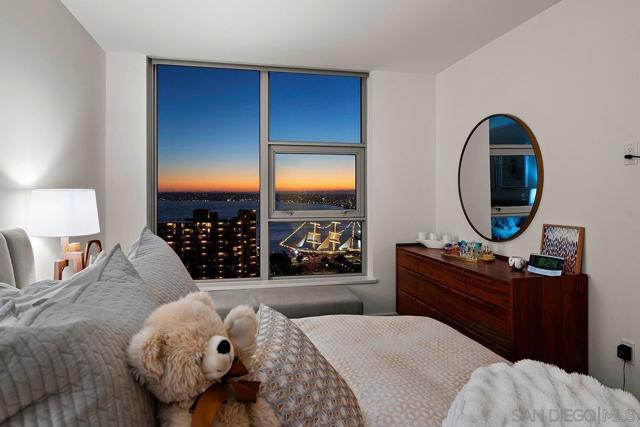 1388 Kettner Blvd, San Diego CA: https://media.crmls.org/mediaz/c7e01f0d-4168-4c53-9c16-9b21800d6f70.jpg