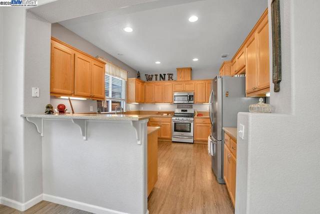 675 Merritt Ct, Discovery Bay CA: https://media.crmls.org/mediaz/c7e02007-50b8-46f5-a027-c0ee95b40081.jpg
