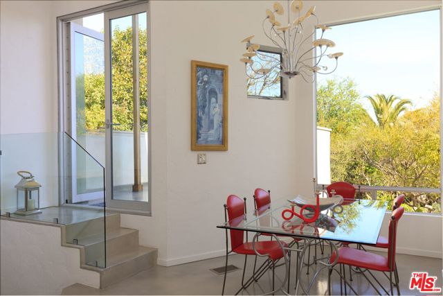14622 Valley Vista Boulevard, Sherman Oaks CA: https://media.crmls.org/mediaz/c7e046a5-98b4-463e-9a0e-cdf3afb3d263.jpg