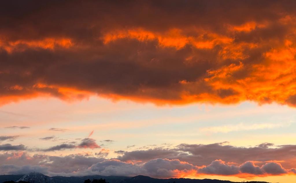 https://media.crmls.org/mediaz/c7e07b92-7d0b-44c0-a4cf-b1b9a384f30e.jpg?preset=X-Large