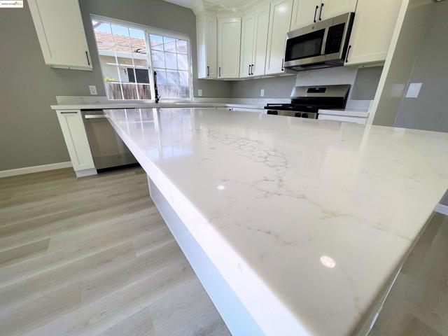 2723 E Tregallas Rd, Antioch CA: https://media.crmls.org/mediaz/c7e0937c-2668-4309-a667-06dcbc8203e1.jpg