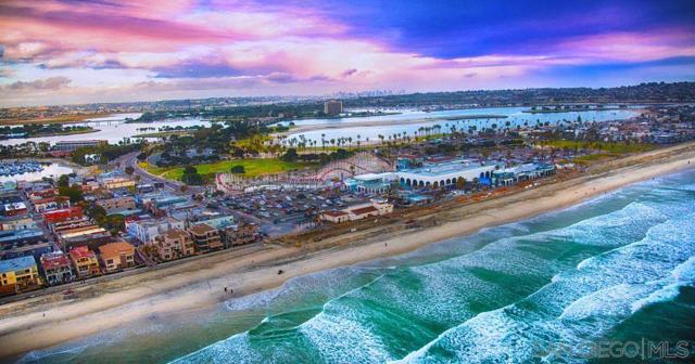728 Jamaica Ct, San Diego CA: https://media.crmls.org/mediaz/c7e1332d-ee1c-40ae-a9d0-2f26158fa33c.jpg