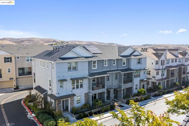 7129 Calistoga Ln, Dublin CA: https://media.crmls.org/mediaz/c7e15b82-a9e6-4d0c-9637-32ee666c6dbe.jpg