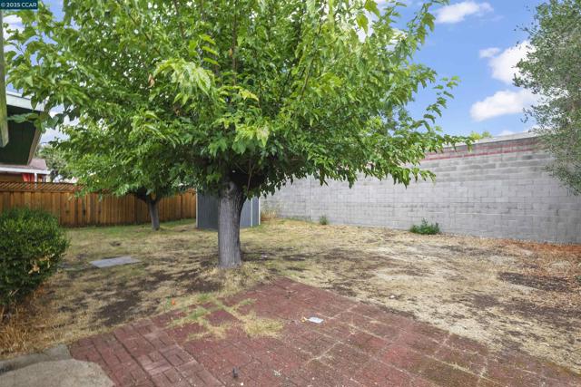 2656 Garden Ave, Concord CA: https://media.crmls.org/mediaz/c7e16325-73d1-4688-81dc-bdcaf954cb2b.jpg