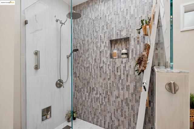 1034 Navellier St, El Cerrito CA: https://media.crmls.org/mediaz/c7e19ed2-30d3-4d79-8833-355f0f855591.jpg